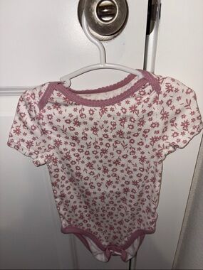 Baby Floral Short-Sleeve Bodysuit - Mauve & White